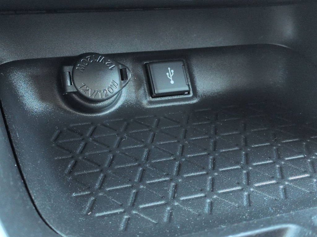 Thumbnail: 2020 Toyota RAV4 - 37