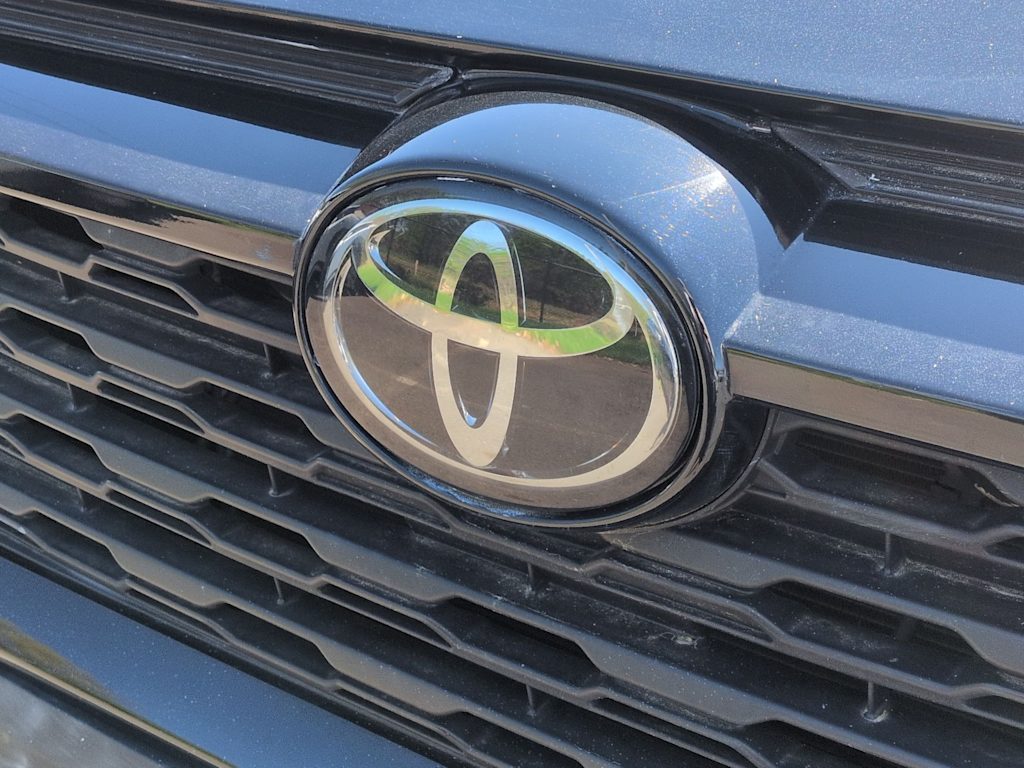Thumbnail: 2020 Toyota RAV4 - 7