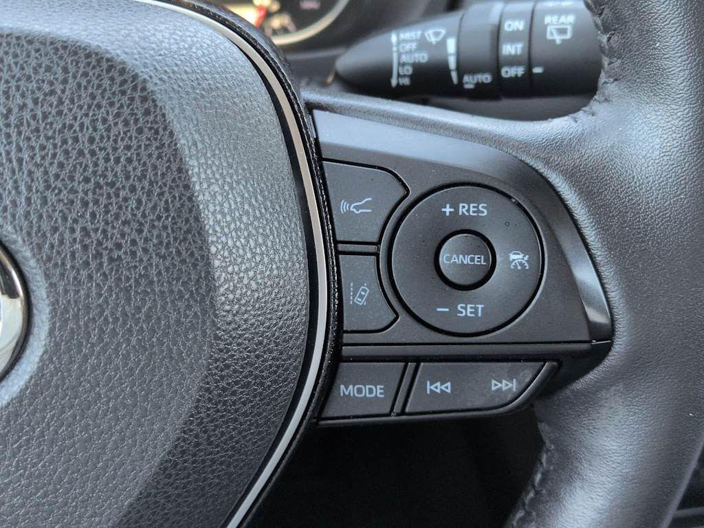 Thumbnail: 2020 Toyota RAV4 - 33