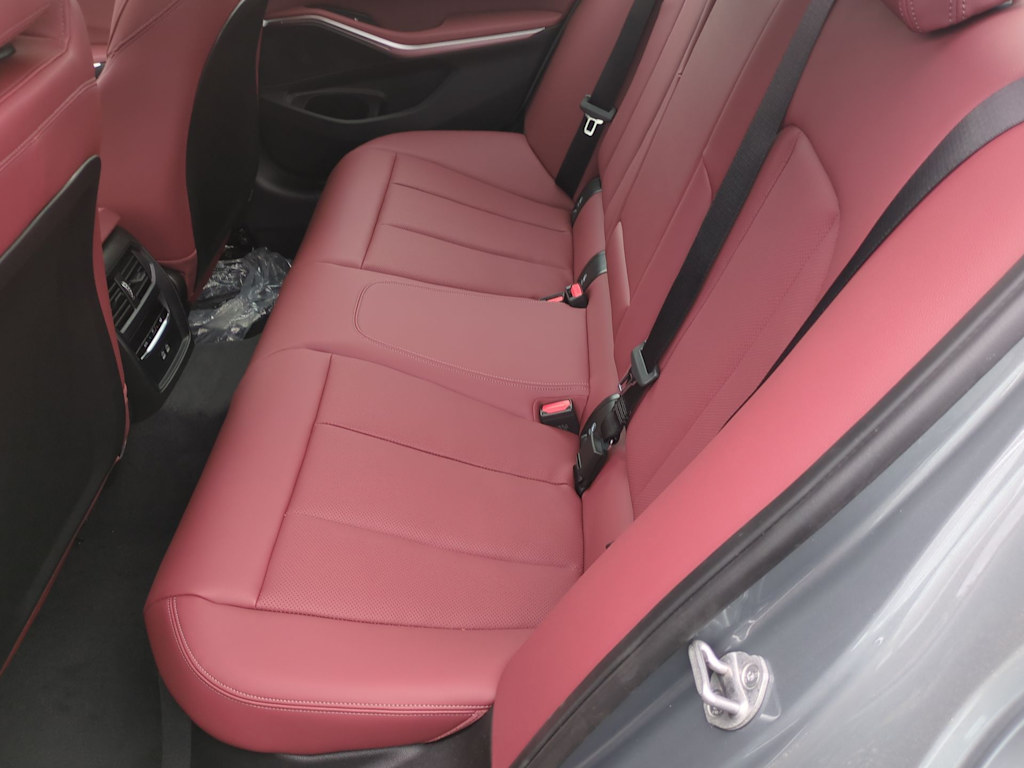 Thumbnail: 2025 BMW 3 Series - 26