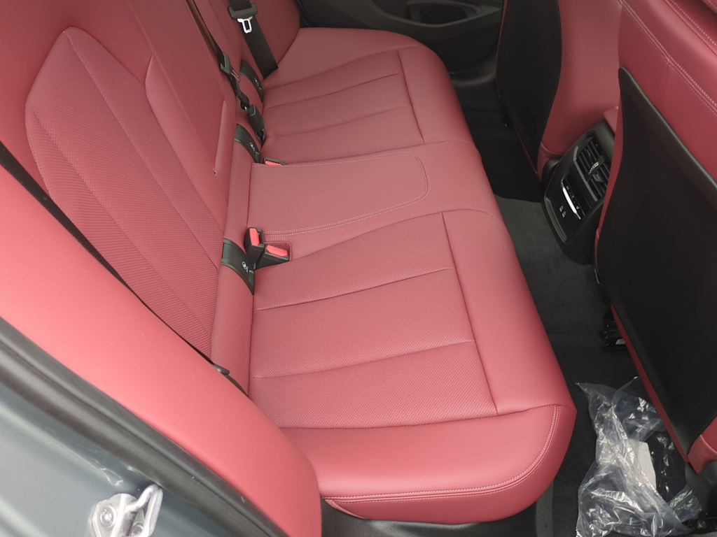 Thumbnail: 2025 BMW 3 Series - 10