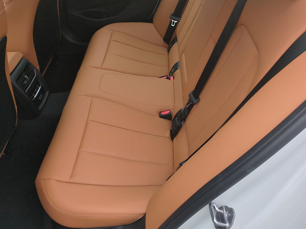 Thumbnail: 2025 BMW 3 Series - 28