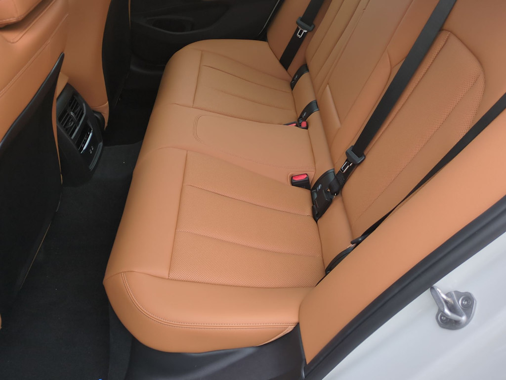 Thumbnail: 2025 BMW 3 Series - 28