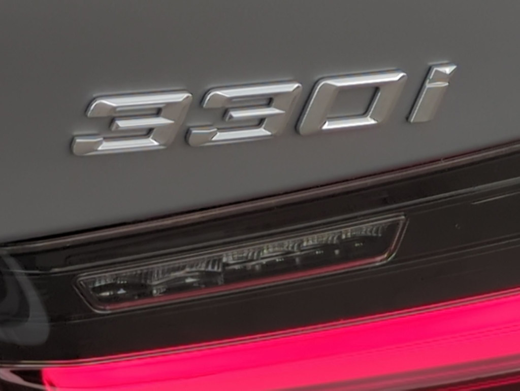 2024 BMW 3 Series 330xi 16