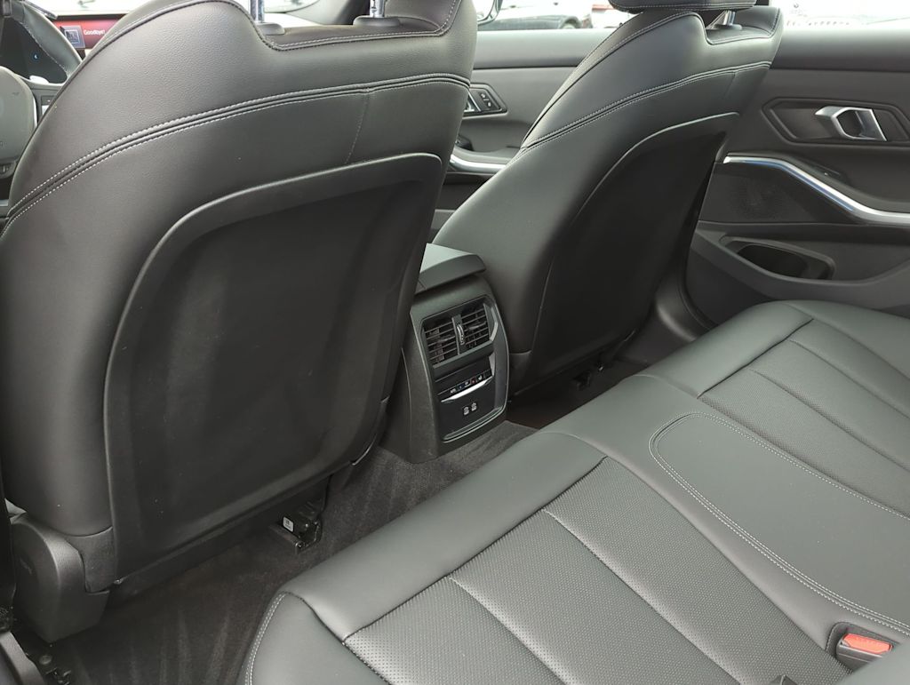 2024 BMW 3 Series 330xi 9