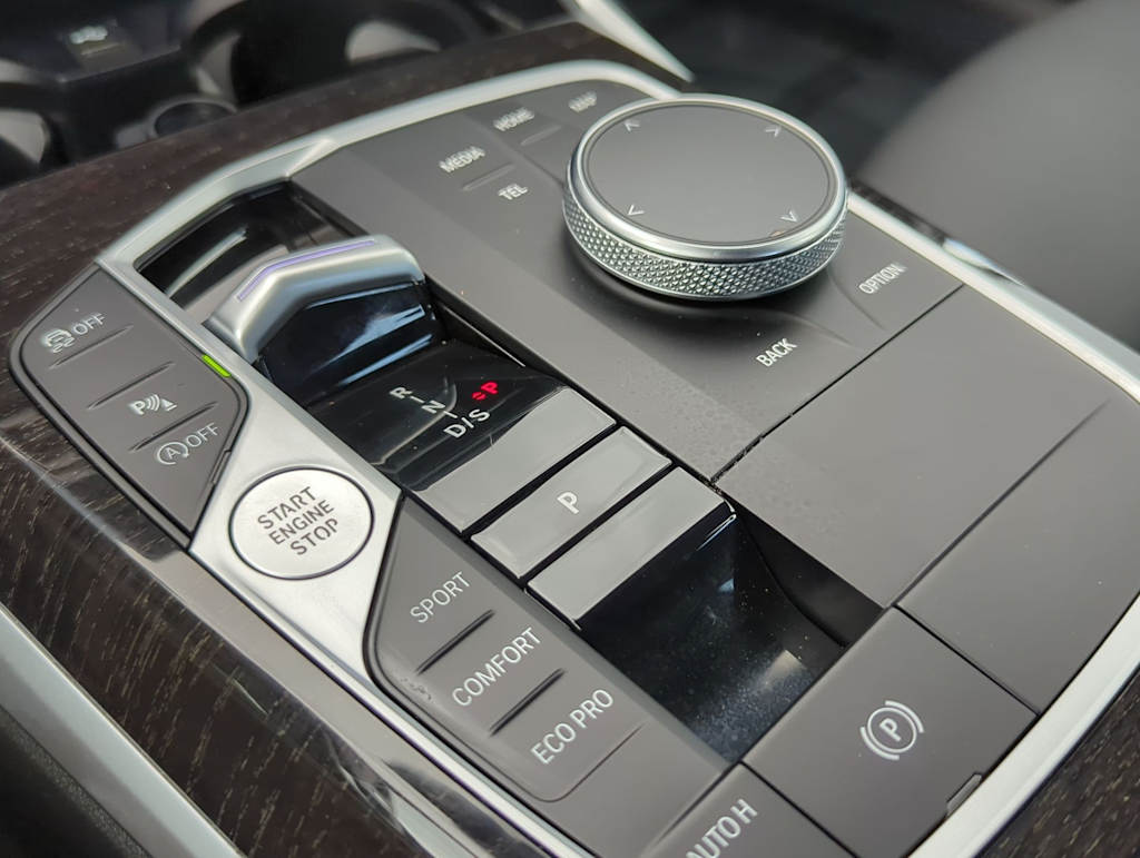 2024 BMW 3 Series 330xi 11