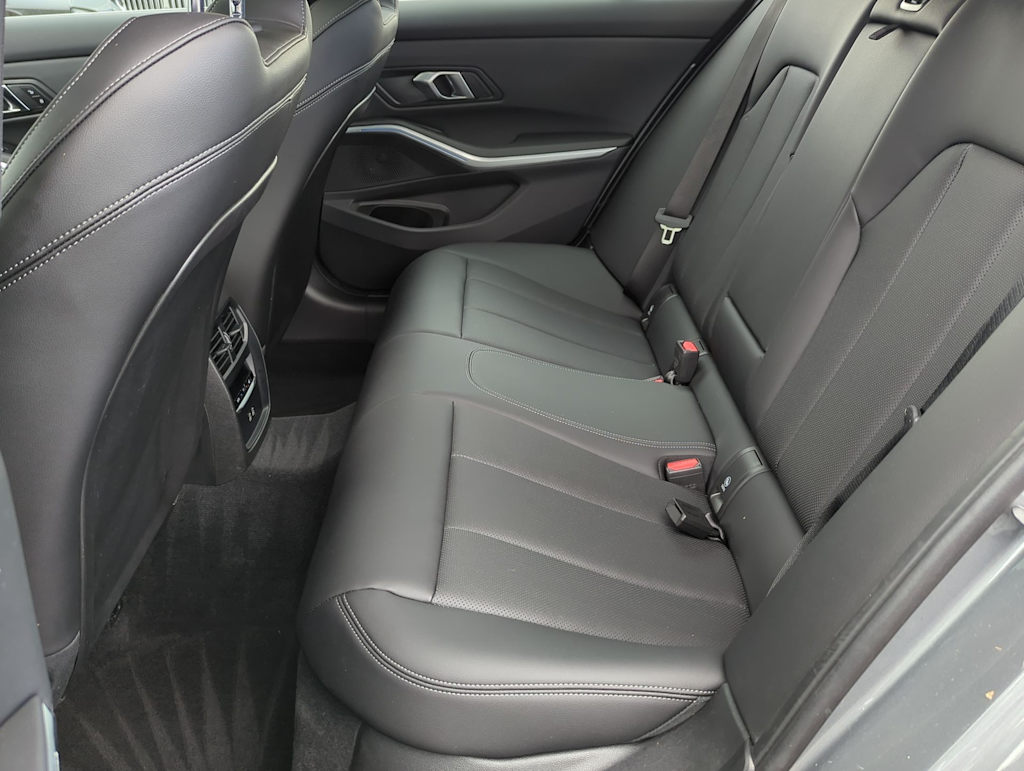 2024 BMW 3 Series 330xi 19