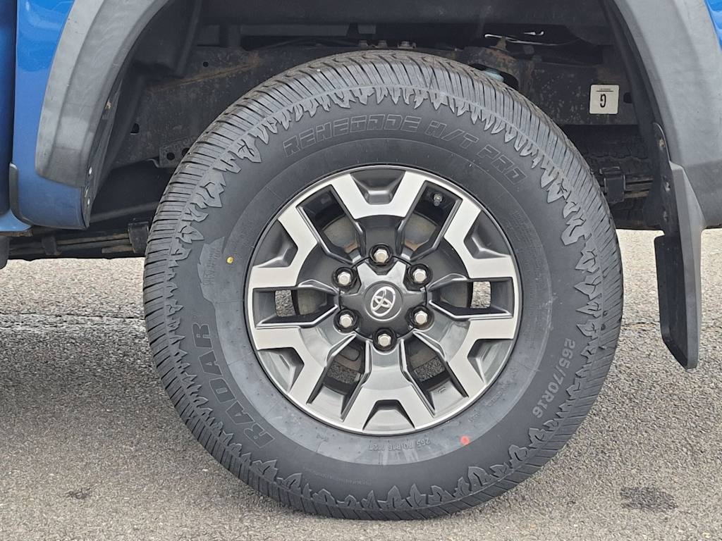 Thumbnail: 2017 Toyota Tacoma - 8