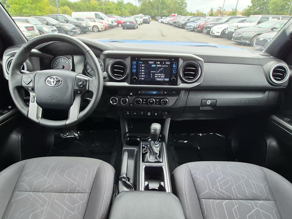Thumbnail: 2017 Toyota Tacoma - 10