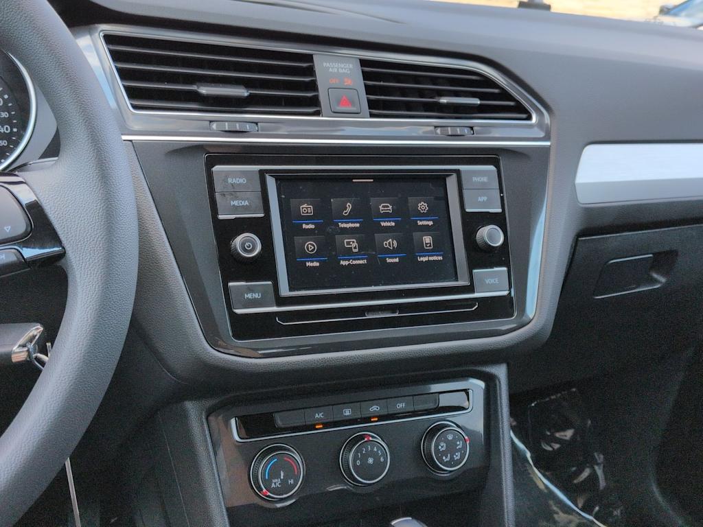 Thumbnail: 2021 Volkswagen Tiguan - 15