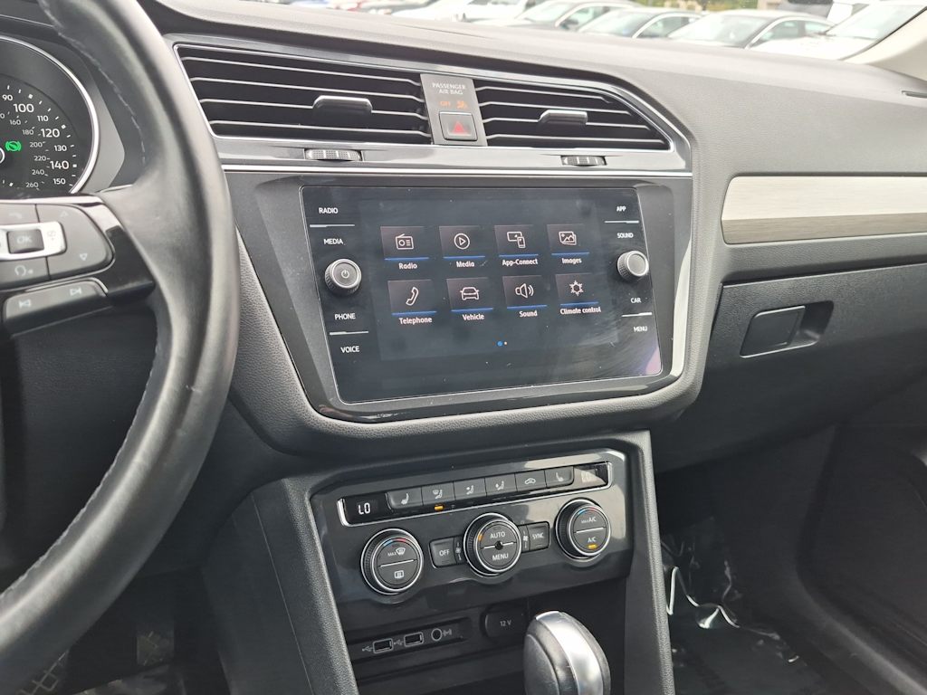 Thumbnail: 2018 Volkswagen Tiguan - 14