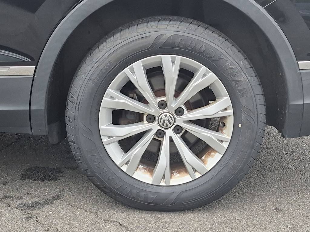 Thumbnail: 2018 Volkswagen Tiguan - 8
