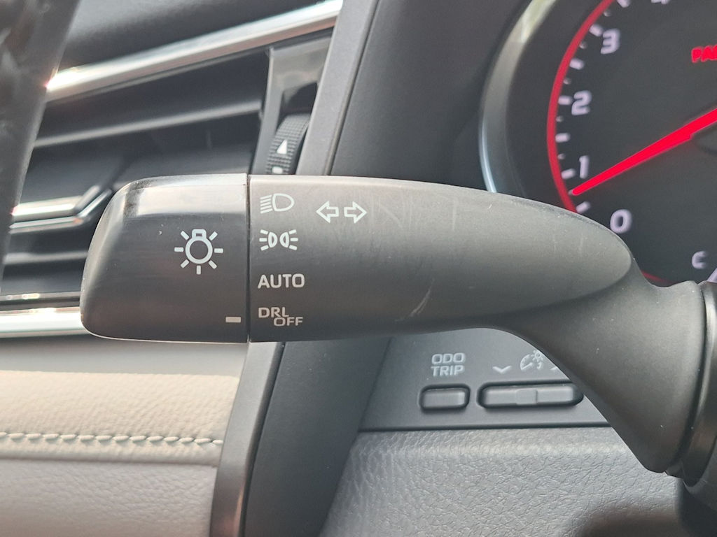 Thumbnail: 2018 Toyota Camry - 17