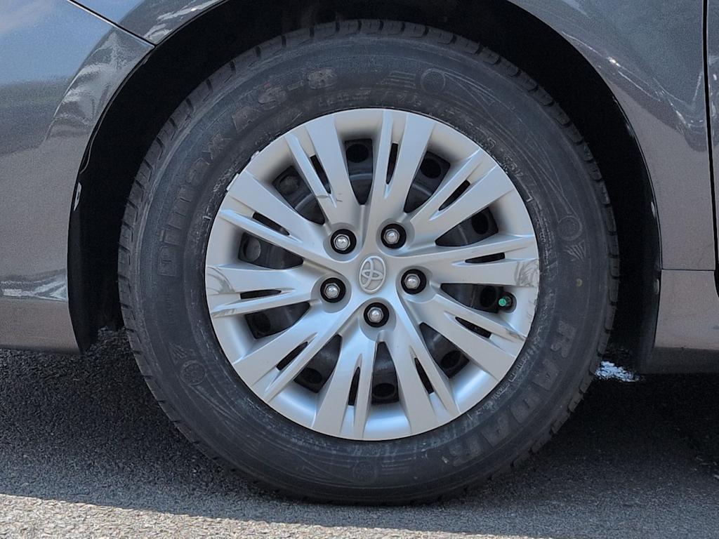 Thumbnail: 2012 Toyota Camry - 7