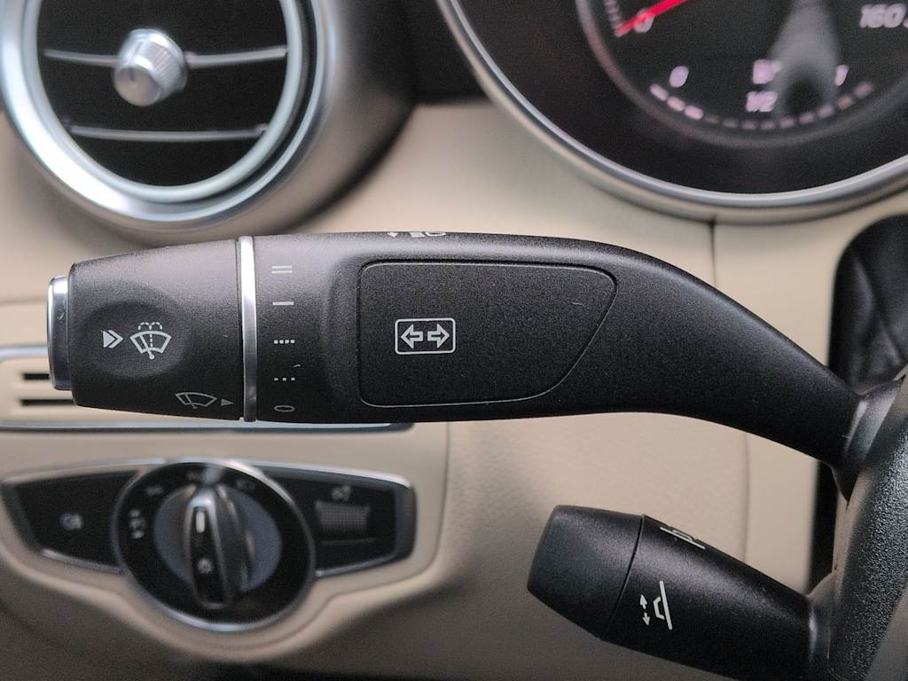 Thumbnail: 2015 Mercedes-Benz C-Class - 31