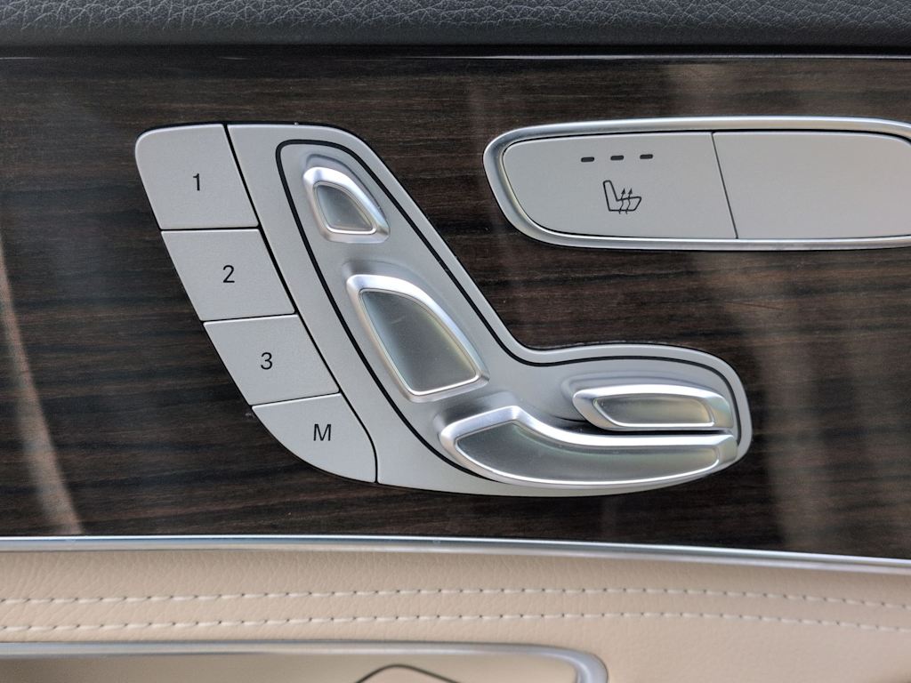 Thumbnail: 2015 Mercedes-Benz C-Class - 25