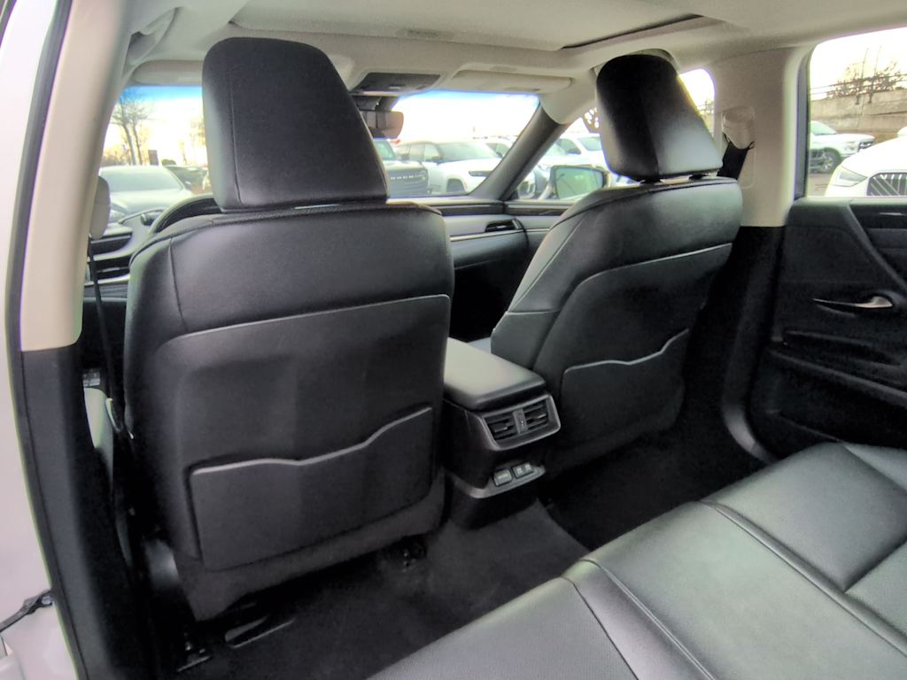 Thumbnail: 2019 Lexus ES - 13