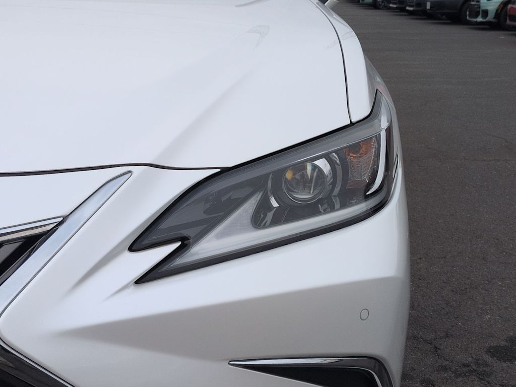 Thumbnail: 2019 Lexus ES - 25