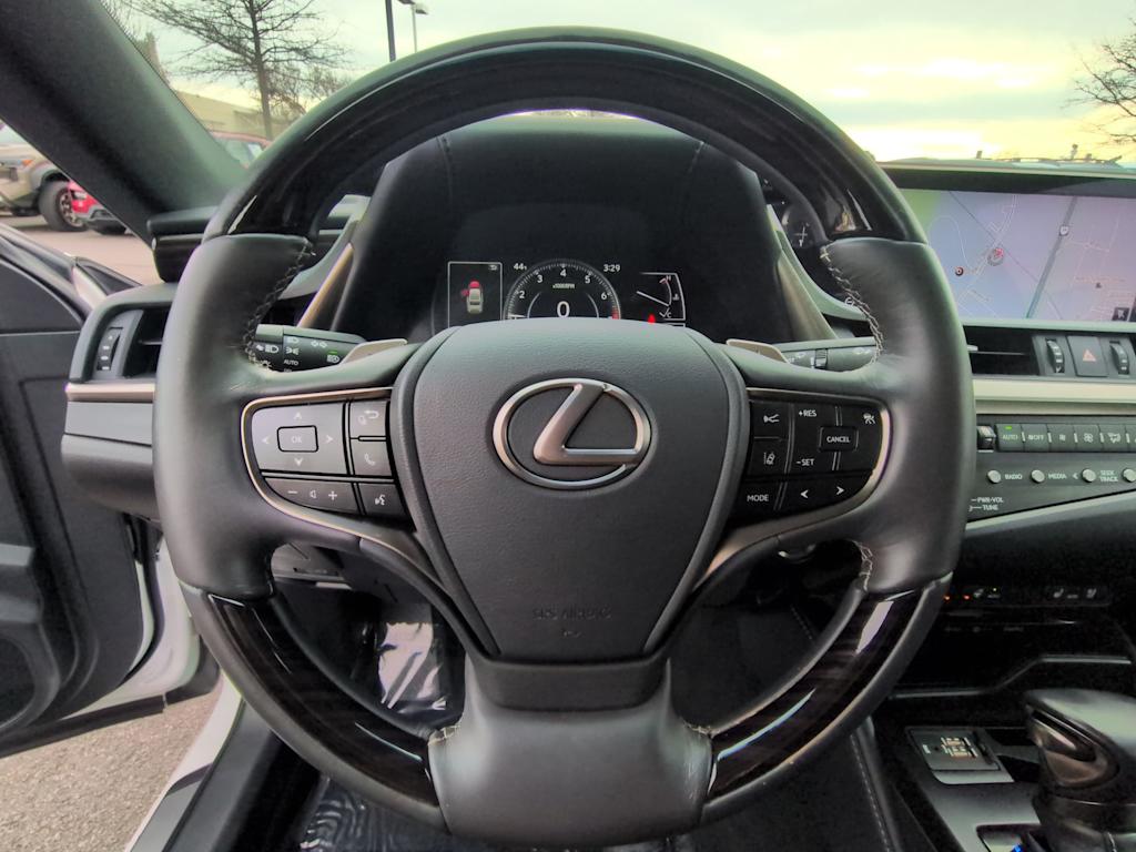 Thumbnail: 2019 Lexus ES - 14