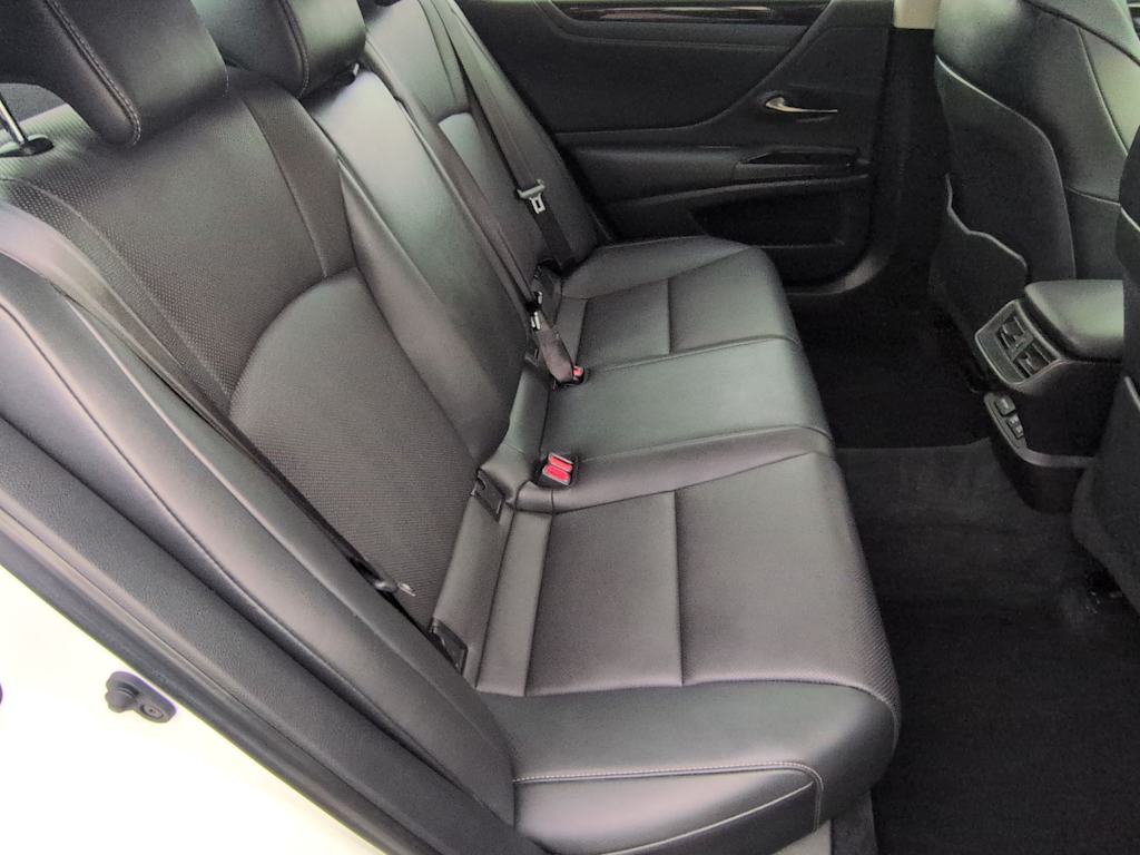 Thumbnail: 2019 Lexus ES - 30