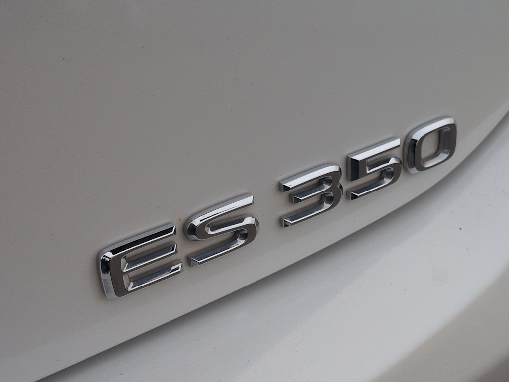 Thumbnail: 2019 Lexus ES - 26