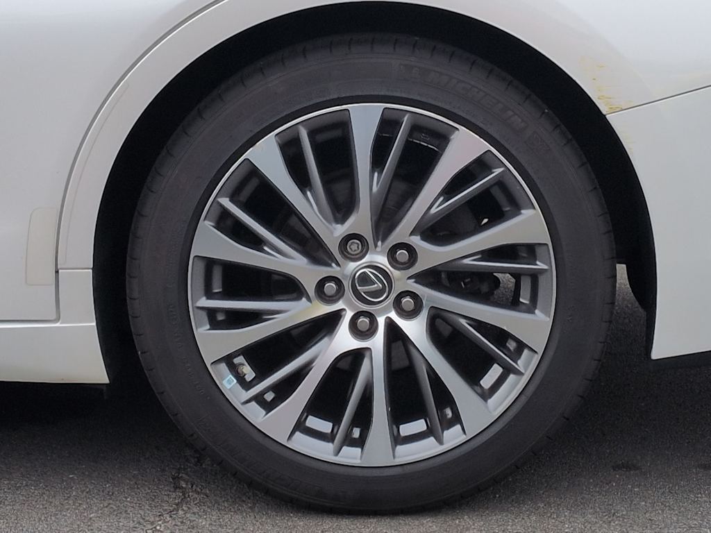 Thumbnail: 2019 Lexus ES - 8