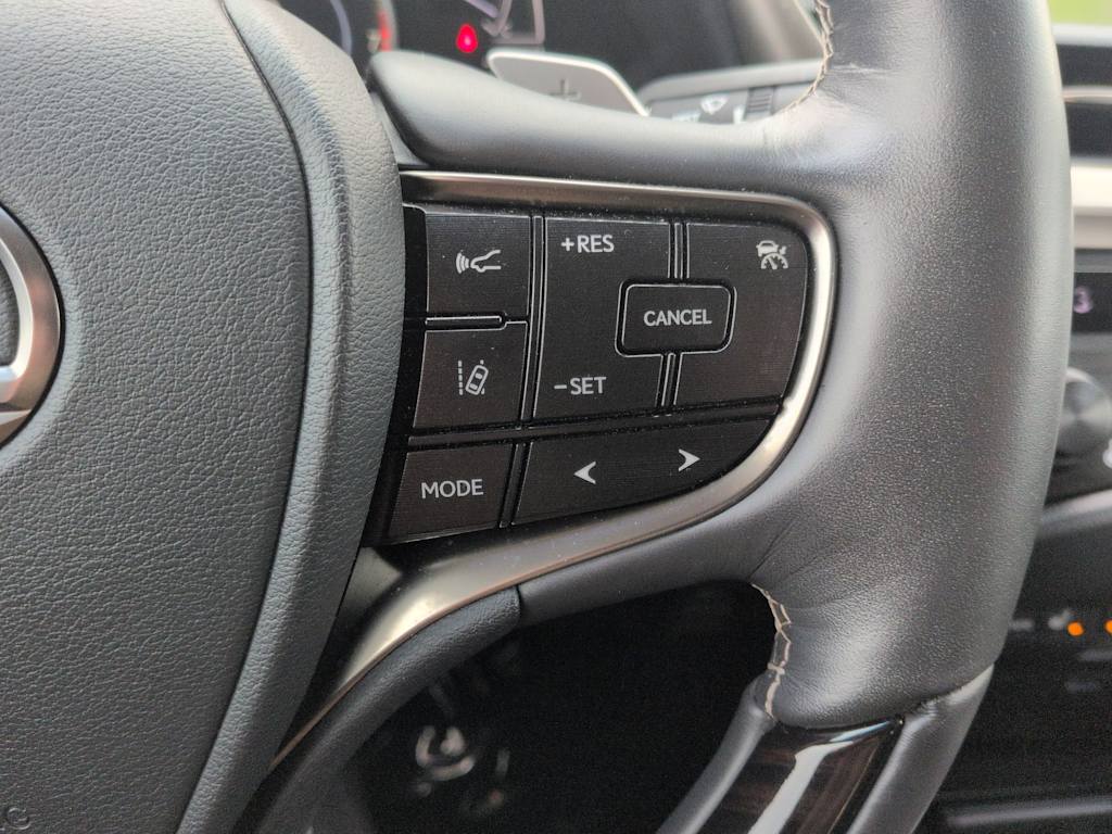 Thumbnail: 2019 Lexus ES - 33