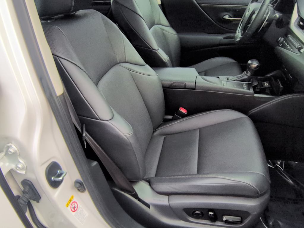 Thumbnail: 2019 Lexus ES - 12