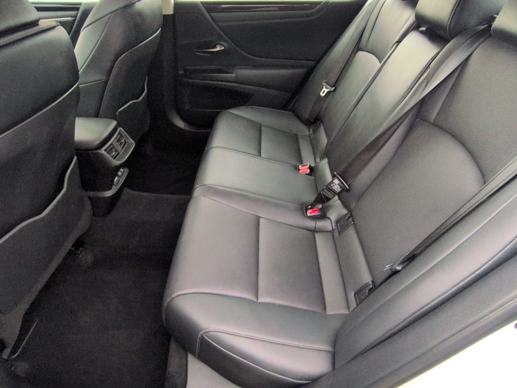 Thumbnail: 2019 Lexus ES - 29