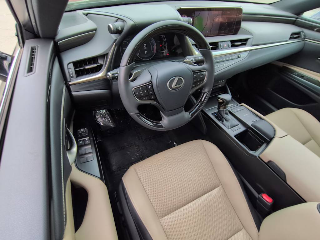 Thumbnail: 2020 Lexus ES - 2