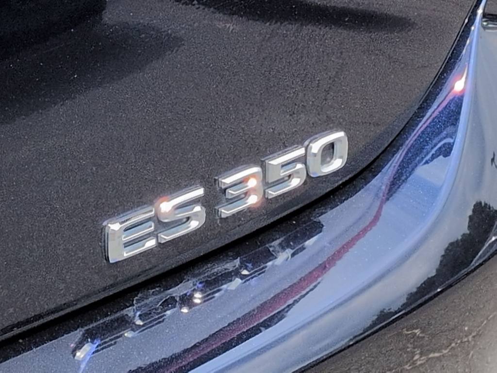 Thumbnail: 2020 Lexus ES - 26