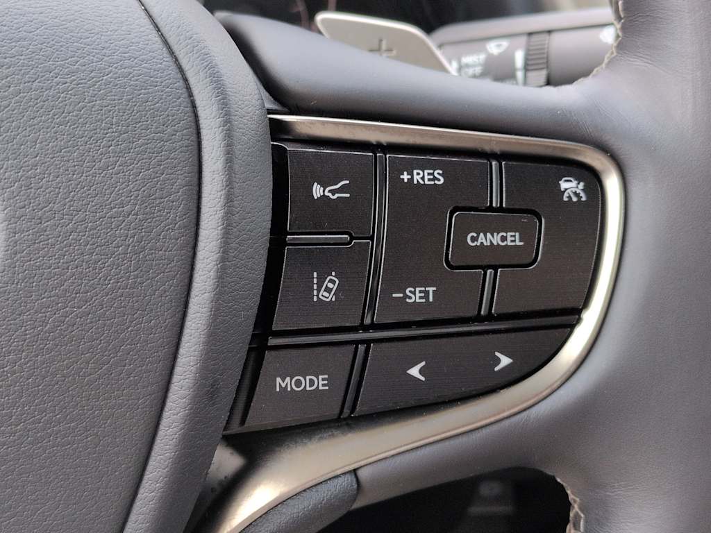Thumbnail: 2020 Lexus ES - 33