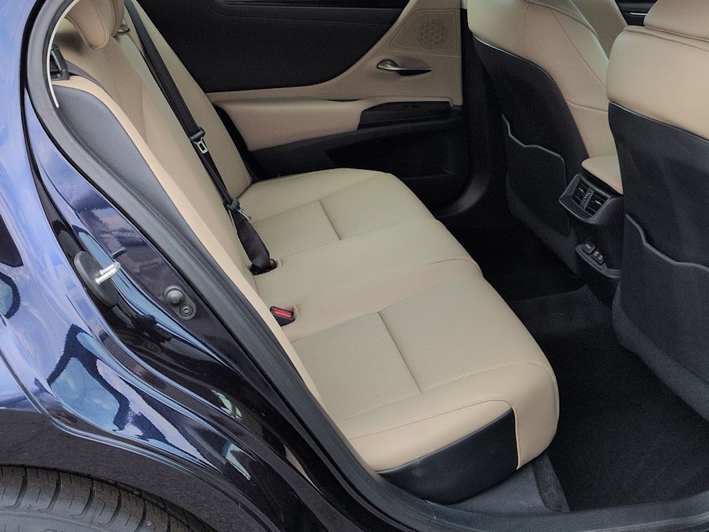 Thumbnail: 2020 Lexus ES - 11