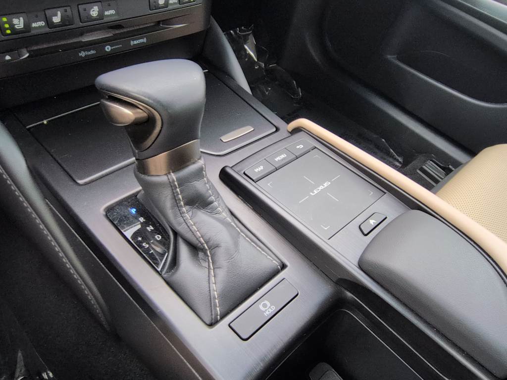 Thumbnail: 2020 Lexus ES - 38