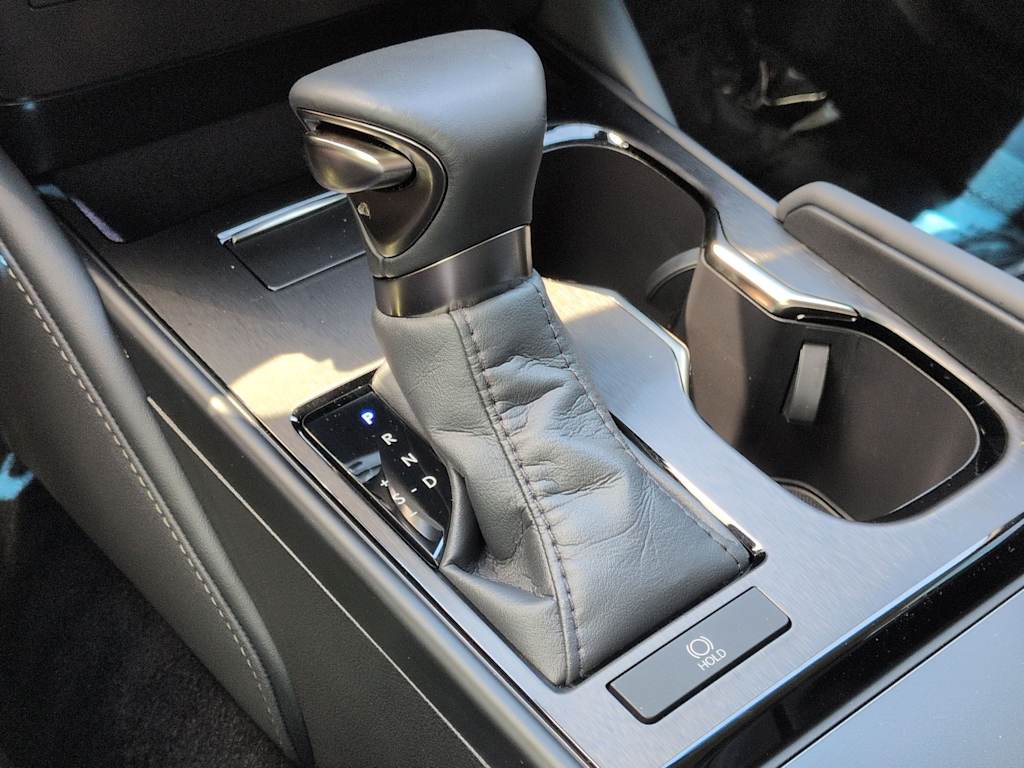 Thumbnail: 2024 Lexus ES - 16