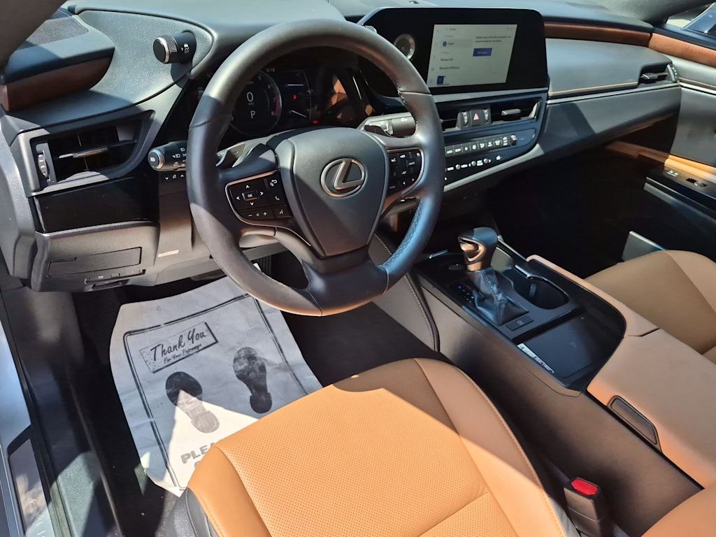Thumbnail: 2024 Lexus ES - 2