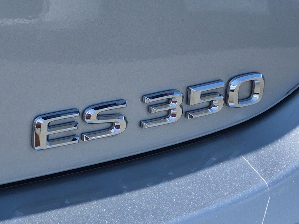 Thumbnail: 2024 Lexus ES - 25