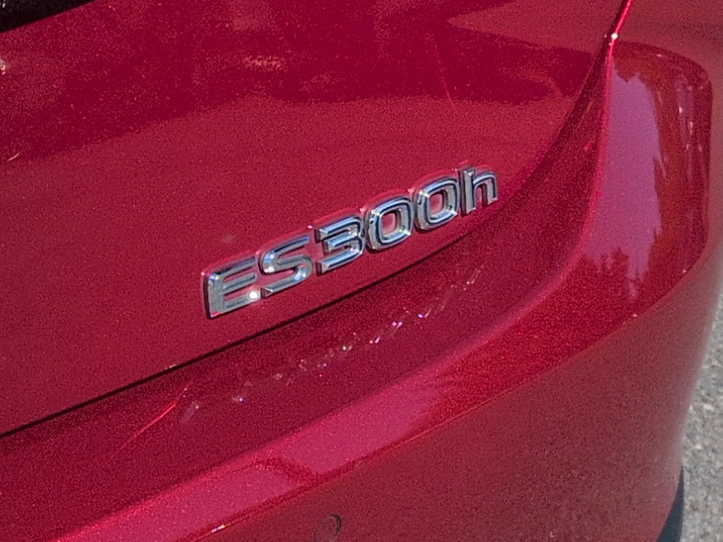 Thumbnail: 2022 Lexus ES - 26