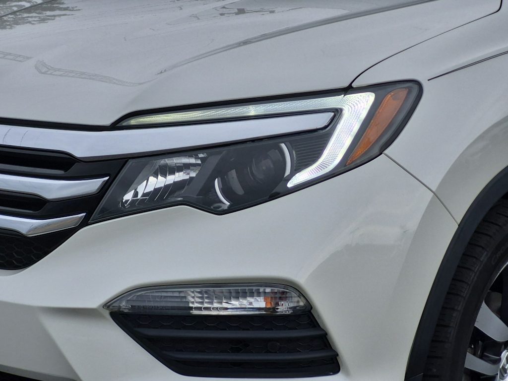 Thumbnail: 2017 Honda Pilot - 24