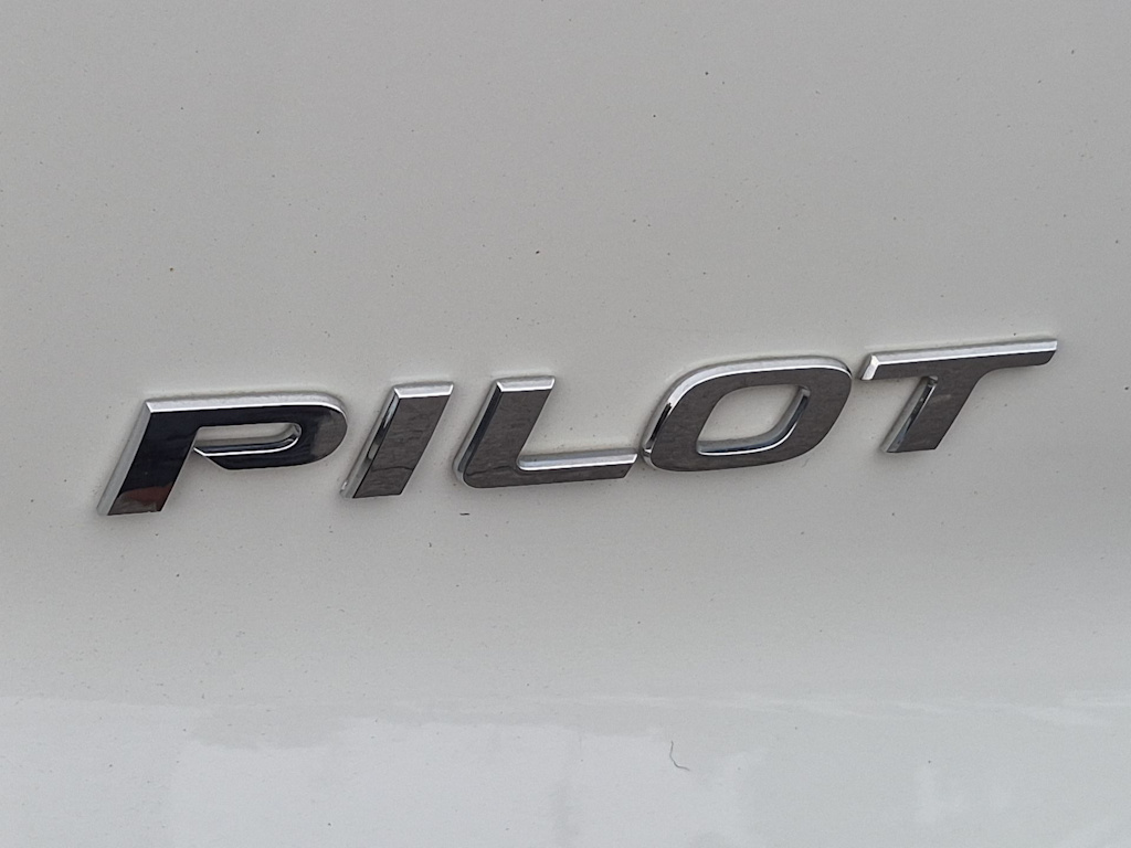 Thumbnail: 2017 Honda Pilot - 25