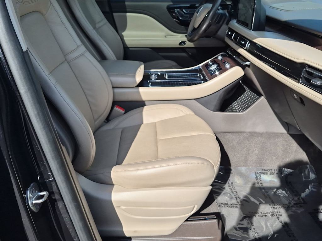 Thumbnail: 2021 Lincoln Aviator - 30