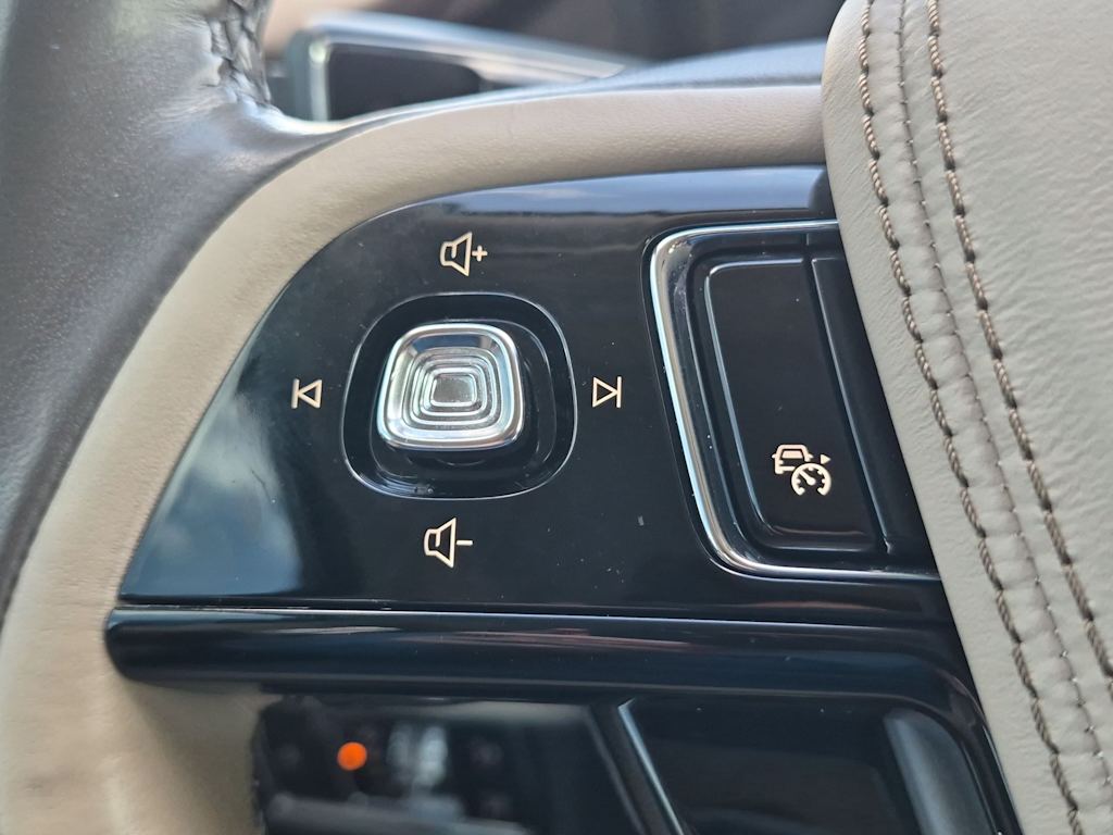 Thumbnail: 2021 Lincoln Aviator - 31