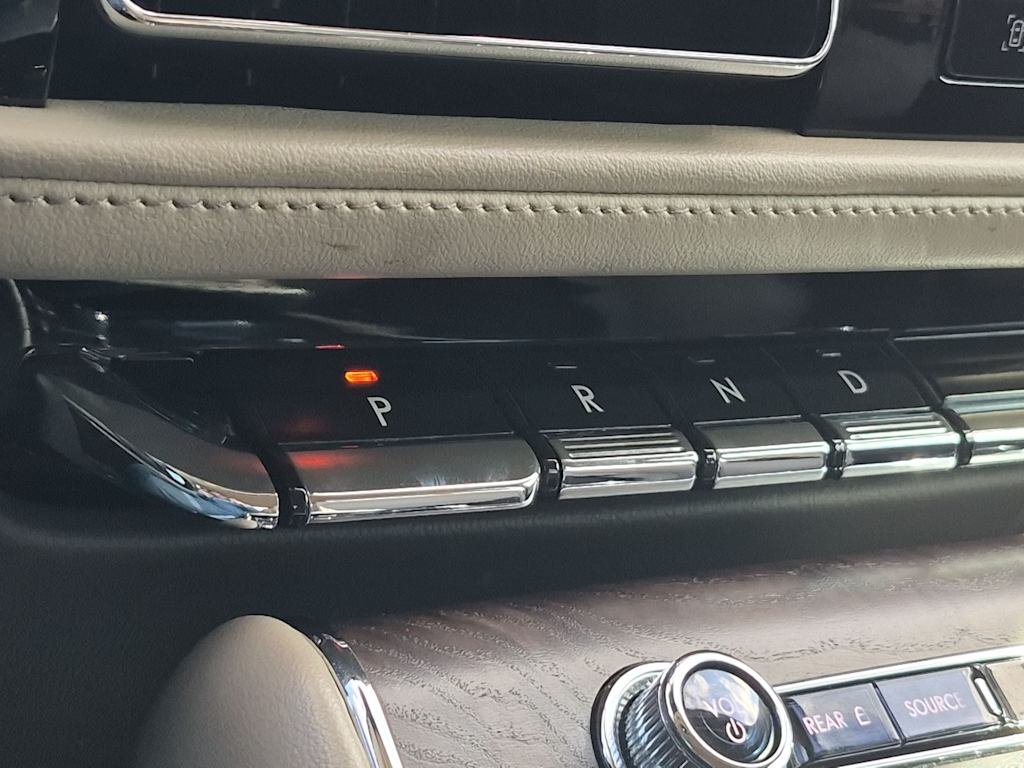 Thumbnail: 2021 Lincoln Aviator - 38