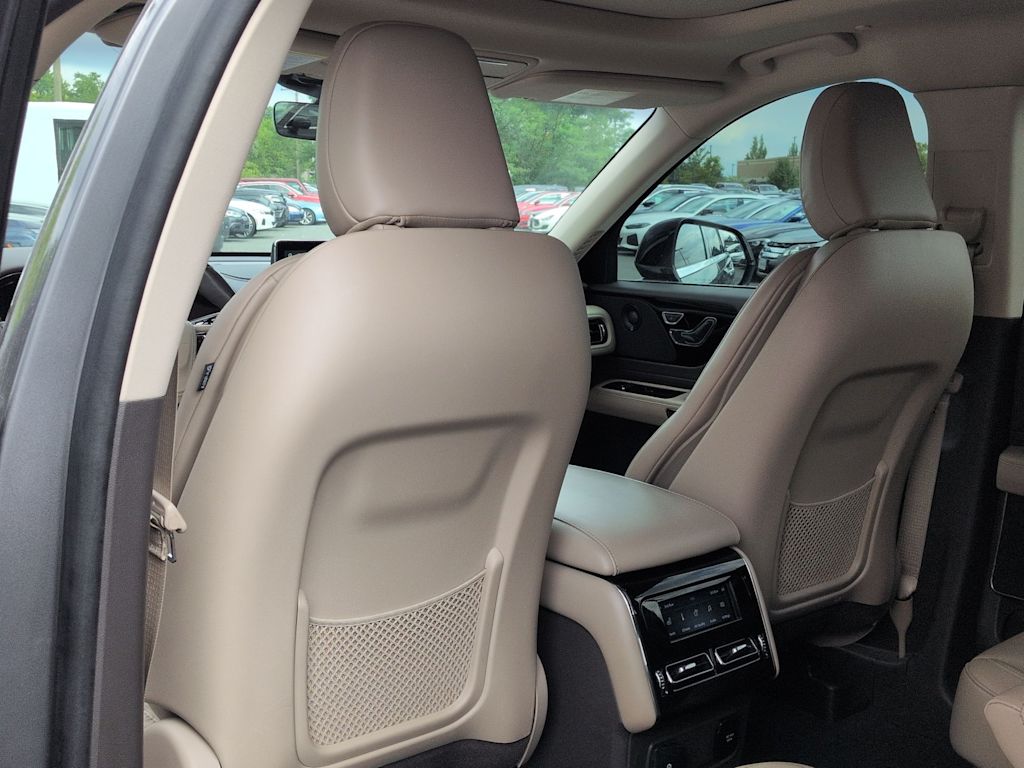Thumbnail: 2023 Lincoln Aviator - 10