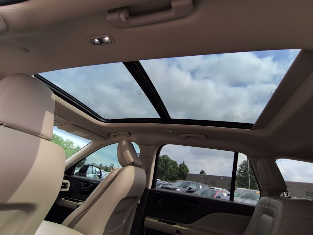 Thumbnail: 2023 Lincoln Aviator - 30