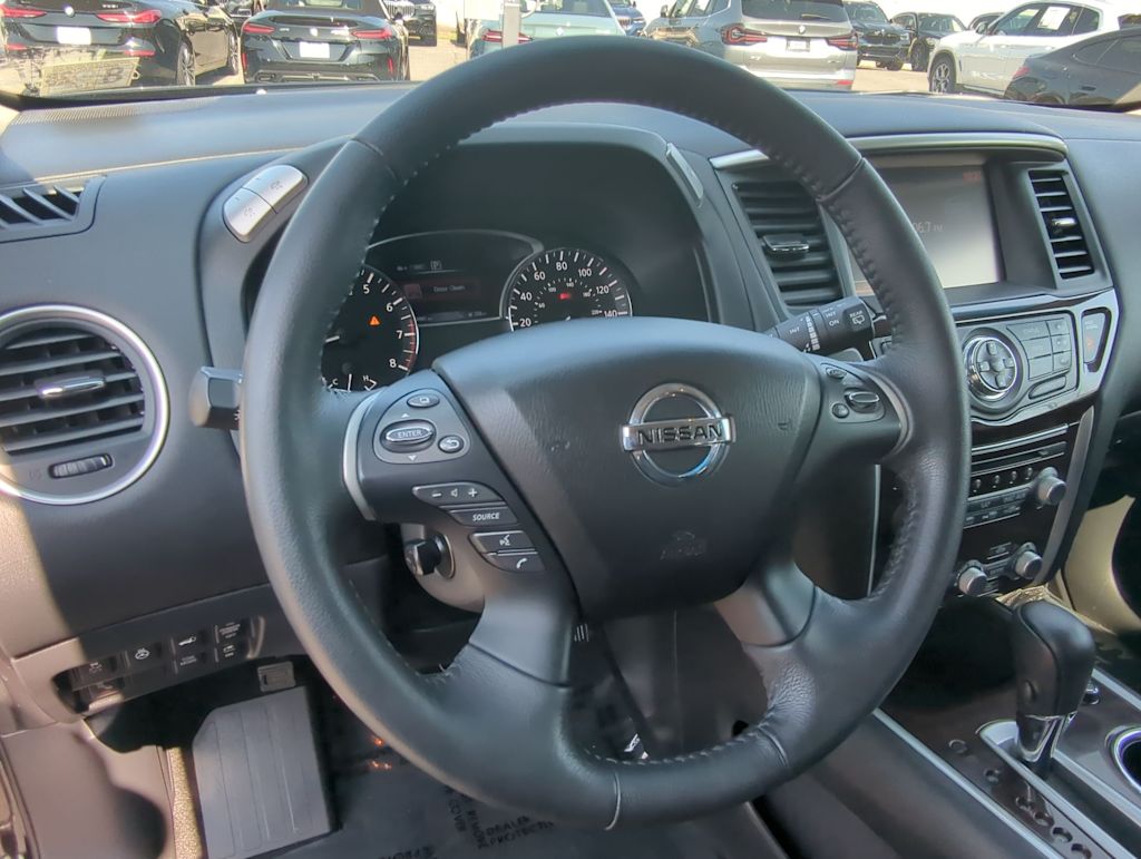 Thumbnail: 2016 Nissan Pathfinder - 10