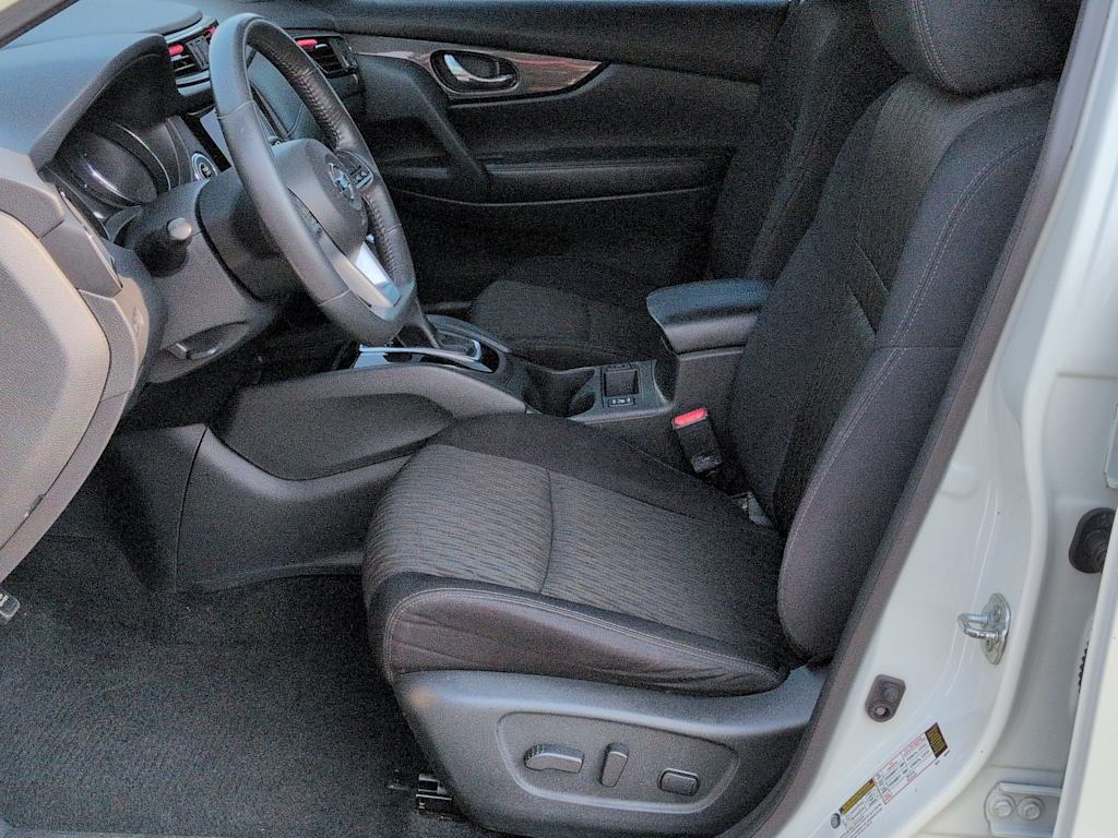 Thumbnail: 2017 Nissan Rogue - 10
