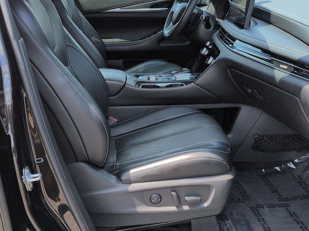 Thumbnail: 2023 INFINITI QX60 - 12