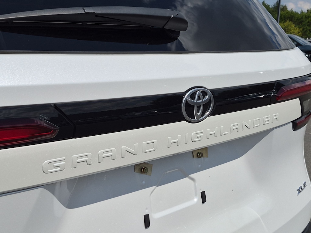Thumbnail: 2025 Toyota Grand Highlander - 26