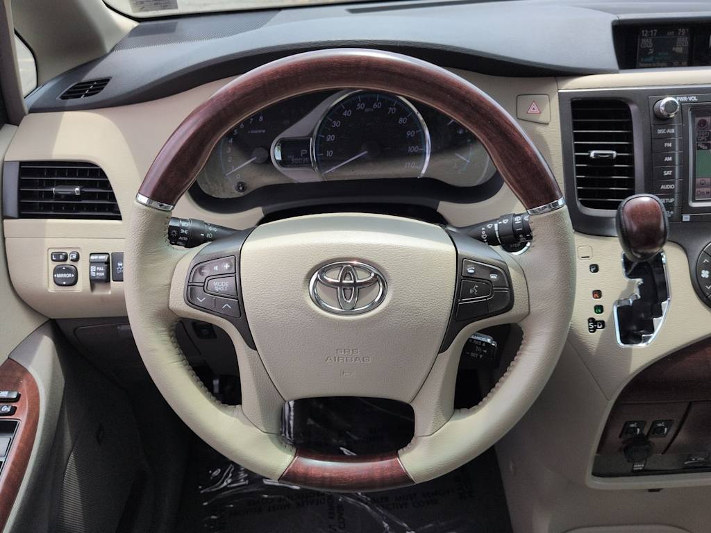 Thumbnail: 2011 Toyota Sienna - 14